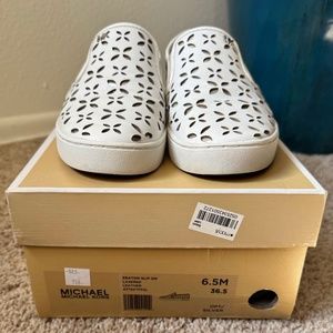 MICHAEL - MICHAEL KORS LEATHER LASERED KEATON SLIP ON SNEAKERS - 6.5M
